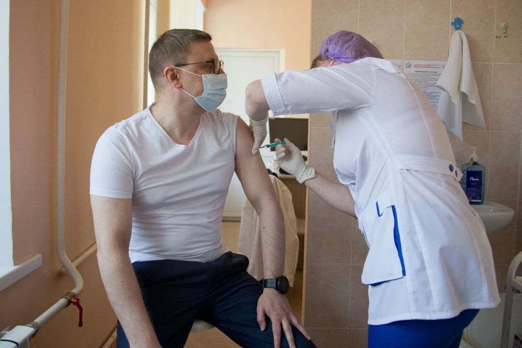 Алексей Текслер вакцинировался от коронавирусной инфекции