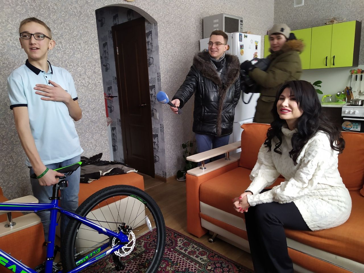 «Елка желаний» в действии! Копейский подросток получил в подарок от Ирины Текслер скоростной велосипед