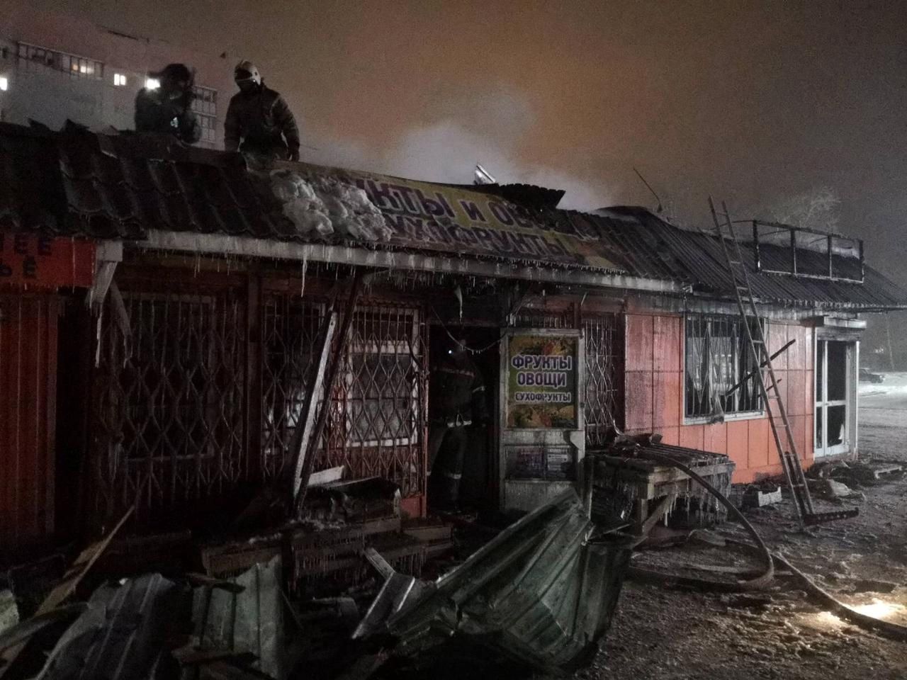 Сегодня ночью на автостанции Копейска произошел крупный пожар