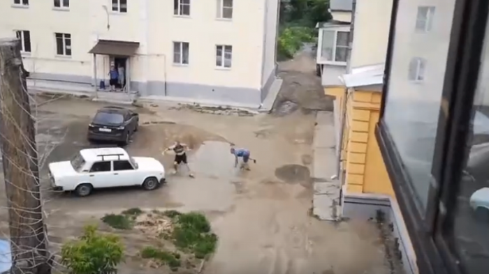 В Челябинске мужчина в форме офицера полиции сбил двух человек