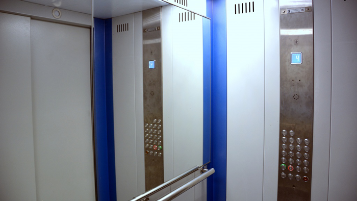 Копейск попал в масштабную программу по замене и ремонту лифтов