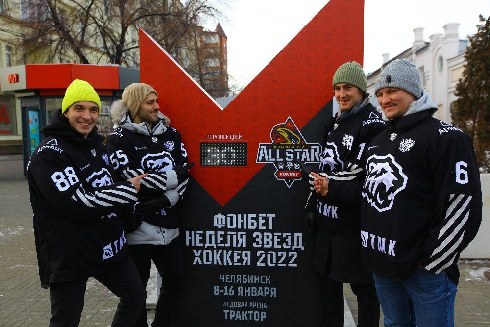 Хоккеисты «Трактора» открыли стелу с обратным отсчетом времени до Недели звезд хоккея-2022 в Челябинске