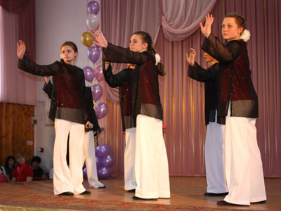 В Копейске состоялся очередной конкурс эстрадного вокала «Лиловый шар»
