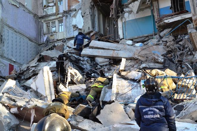 Под завалами дома в Магнитогорске вытащили живого 11-месячного ребенка