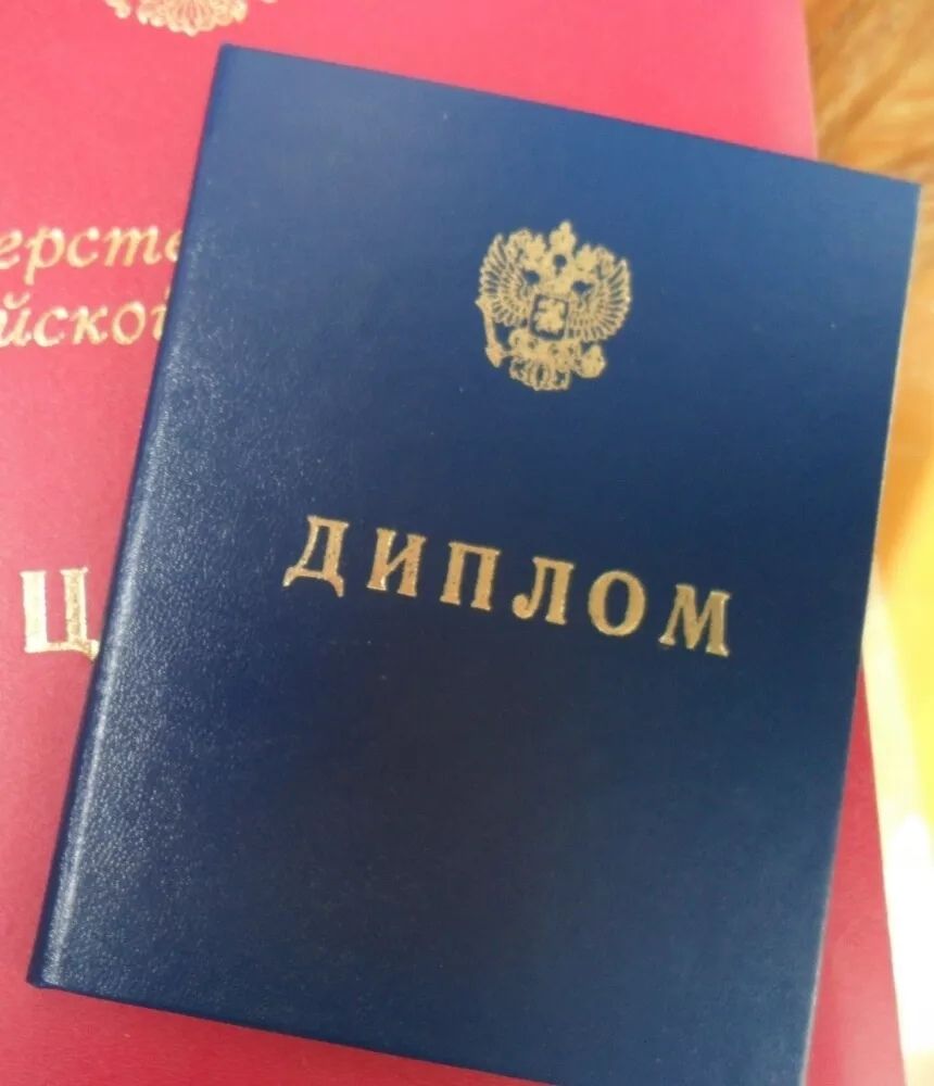Две жительницы Челябинска отдали приставам свои дипломы