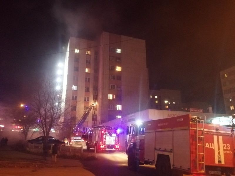 Плохое соседство. В Магнитогорске эвакуировали жильцов девятиэтажки из-за пожара