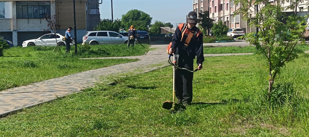 В Копейске стартовал сезон покоса травы