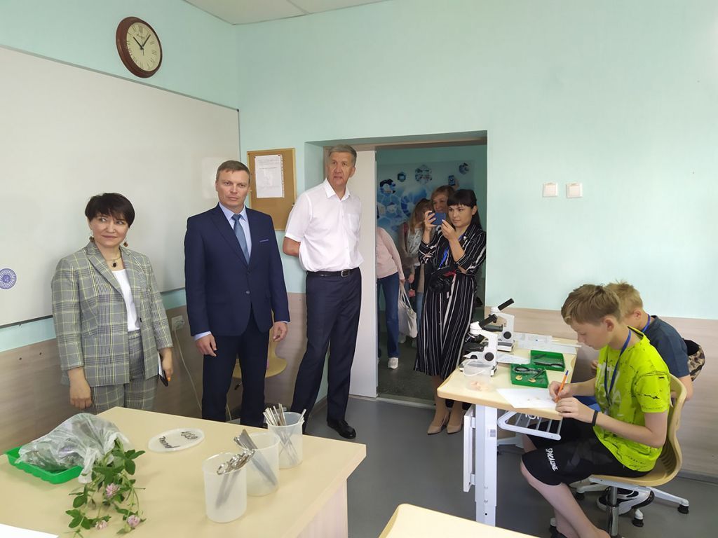 Андрей Фалейчик посетил копейчан-участников профильной смены в «Курчатов Центре»