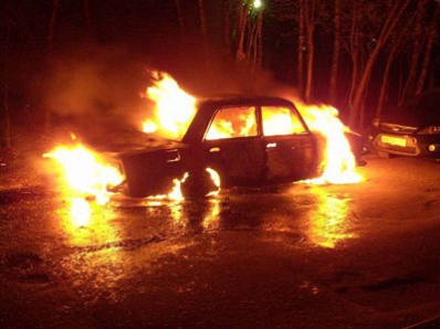 По факту массового возгорания машин в Копейске возбуждено уголовное дело