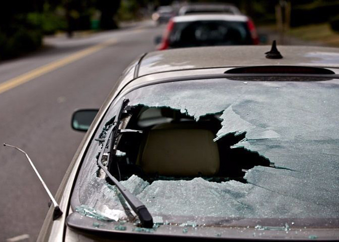Пять машин испортили хулиганы на одной из автопарковок Копейска
