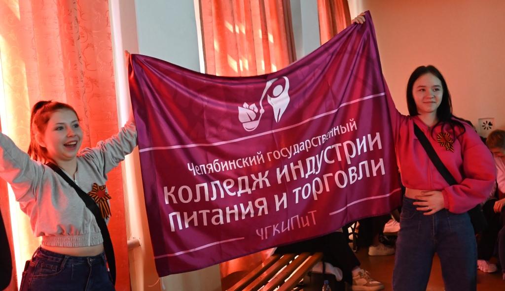 Студенты копейских ССУЗов пели песни времён войны