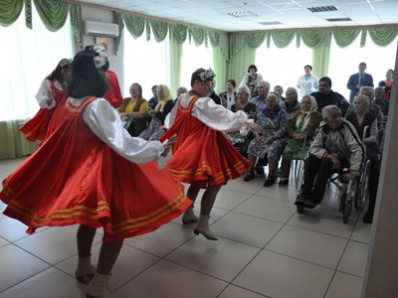 Пожилых копейчан поздравили с праздником