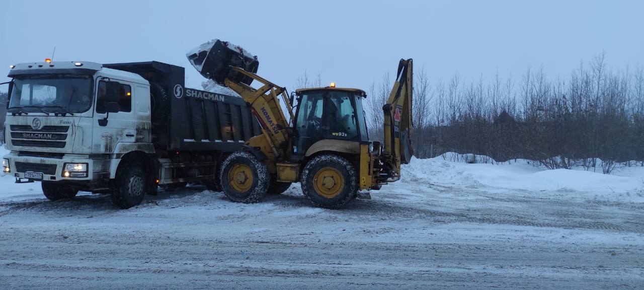 Усиленная работа дорожных служб во время снегопада