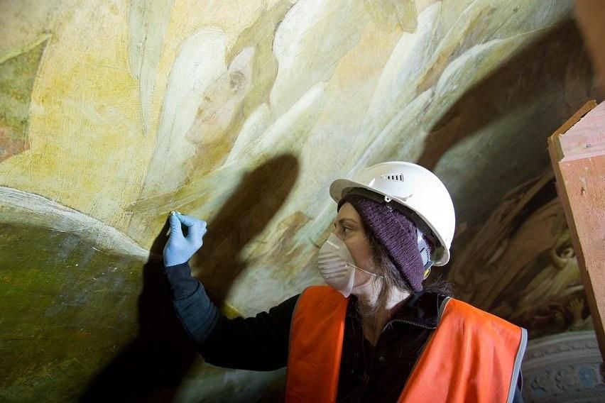 Ранее неизвестные старинные фрески обнаружили реставраторы челябинского храма