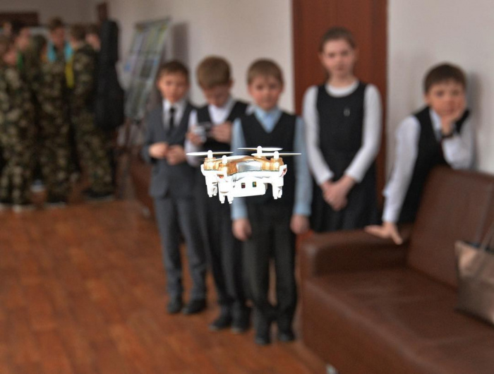 Челябинским школьникам-лесоводам подарили 30 квадрокоптеров
