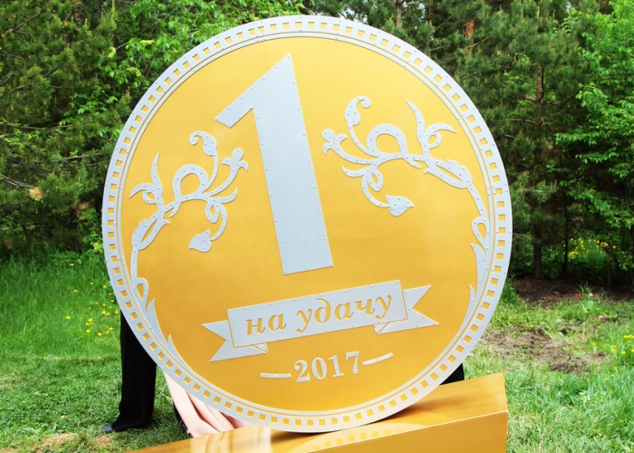 В Челябинской области воздвигнули памятник монете