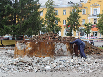 Кто сломал фонтан на площади Красных Партизан в Копейске?