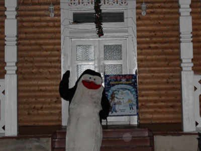 Копейский пингвиненок Тюба отметил день рождения в Великом Устюге
