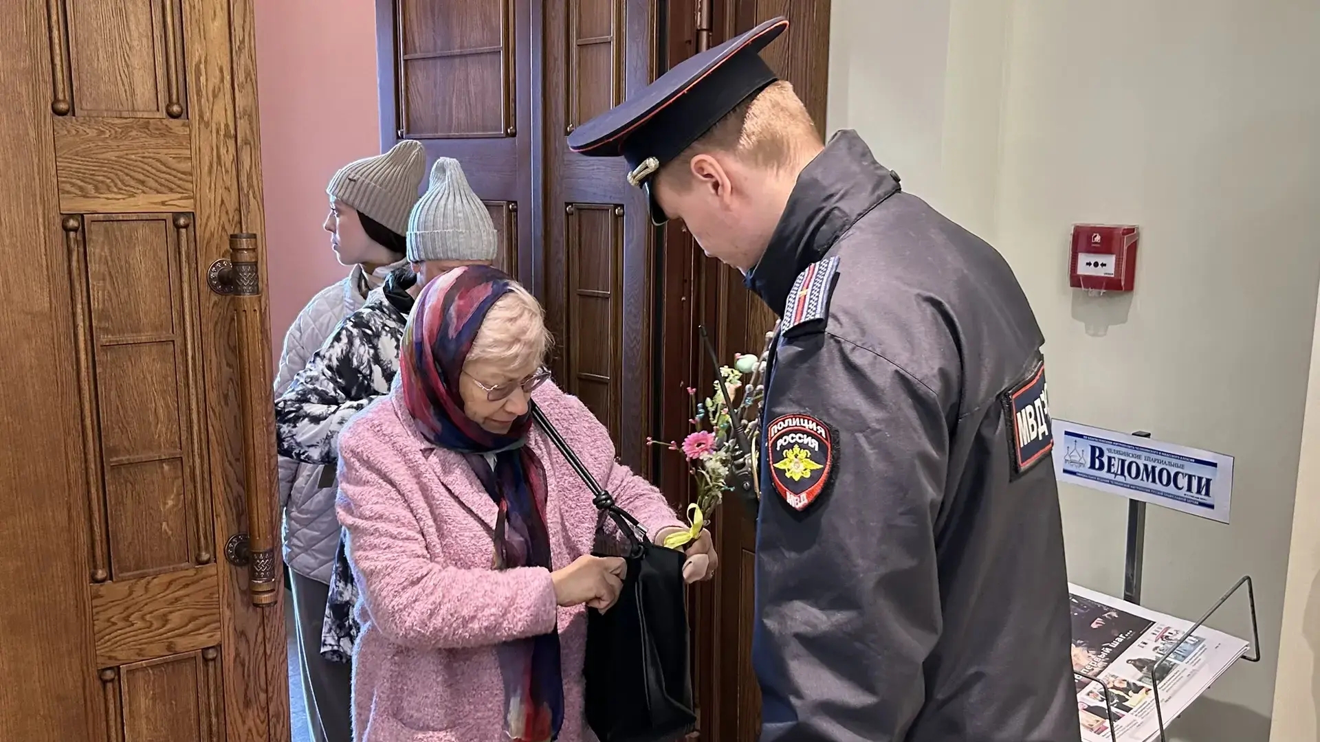 Более 700 полицейских обеспечили порядок на Вербное воскресенье в Челябинской области