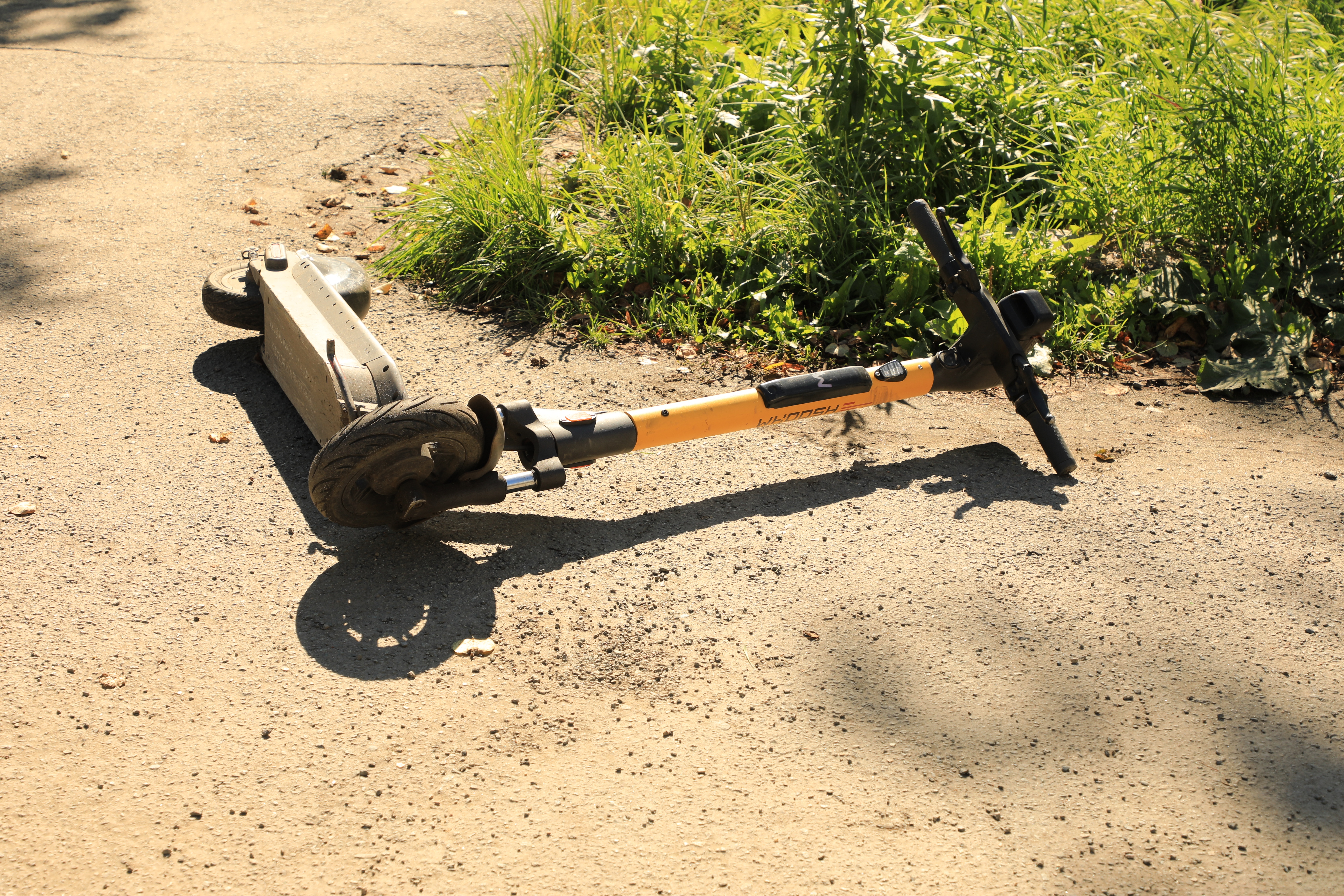 В Челябинской области начали штрафовать за езду на электросамокатах в парках и скверах