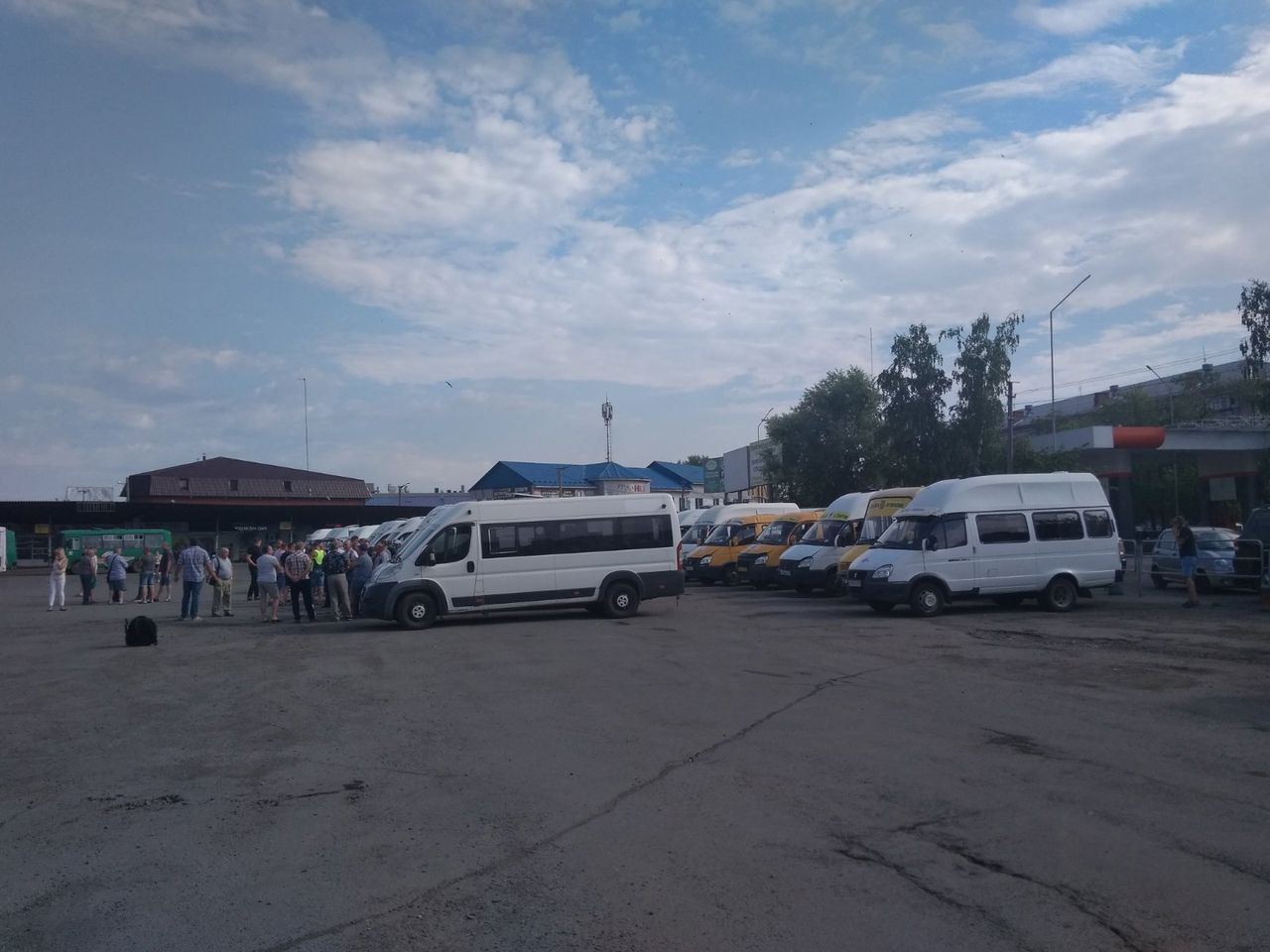 Дополнительные автобусы отправятся на копейские кладбища 