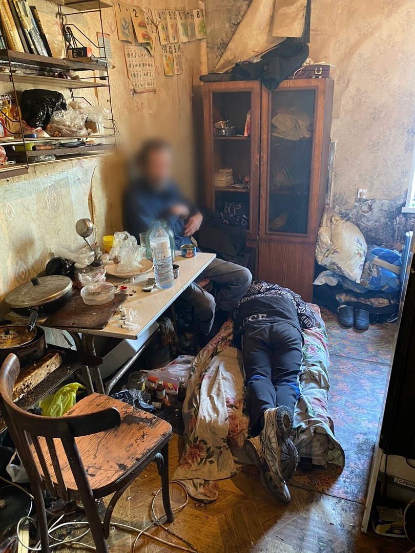 В поселке Старокамышинск сотрудники полиции пресекли деятельность наркопритона 