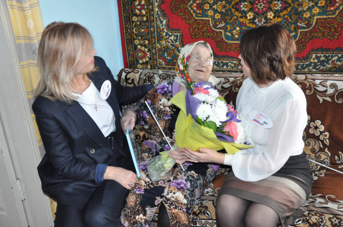 Проголосовала старейшая избирательница Копейска (Видео)