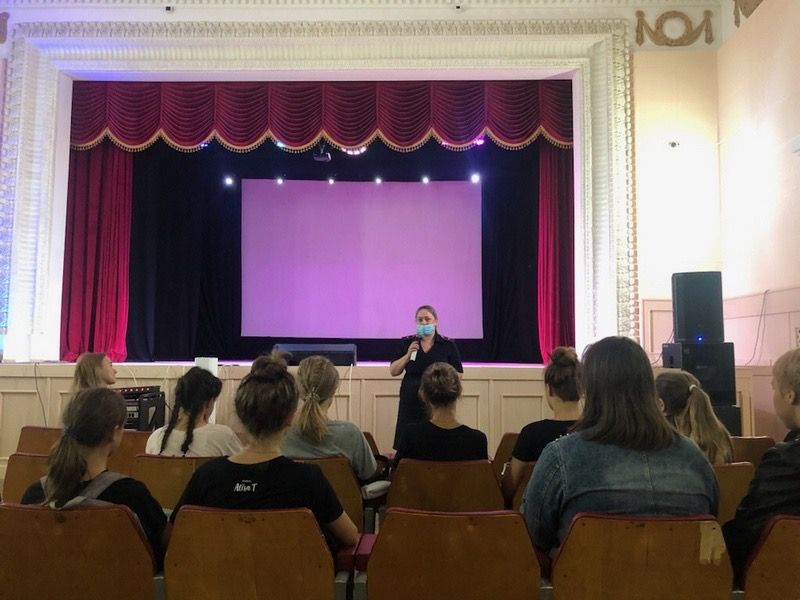 Сотрудники Отдела МВД России по городу Копейску проводят профилактические беседы со школьниками