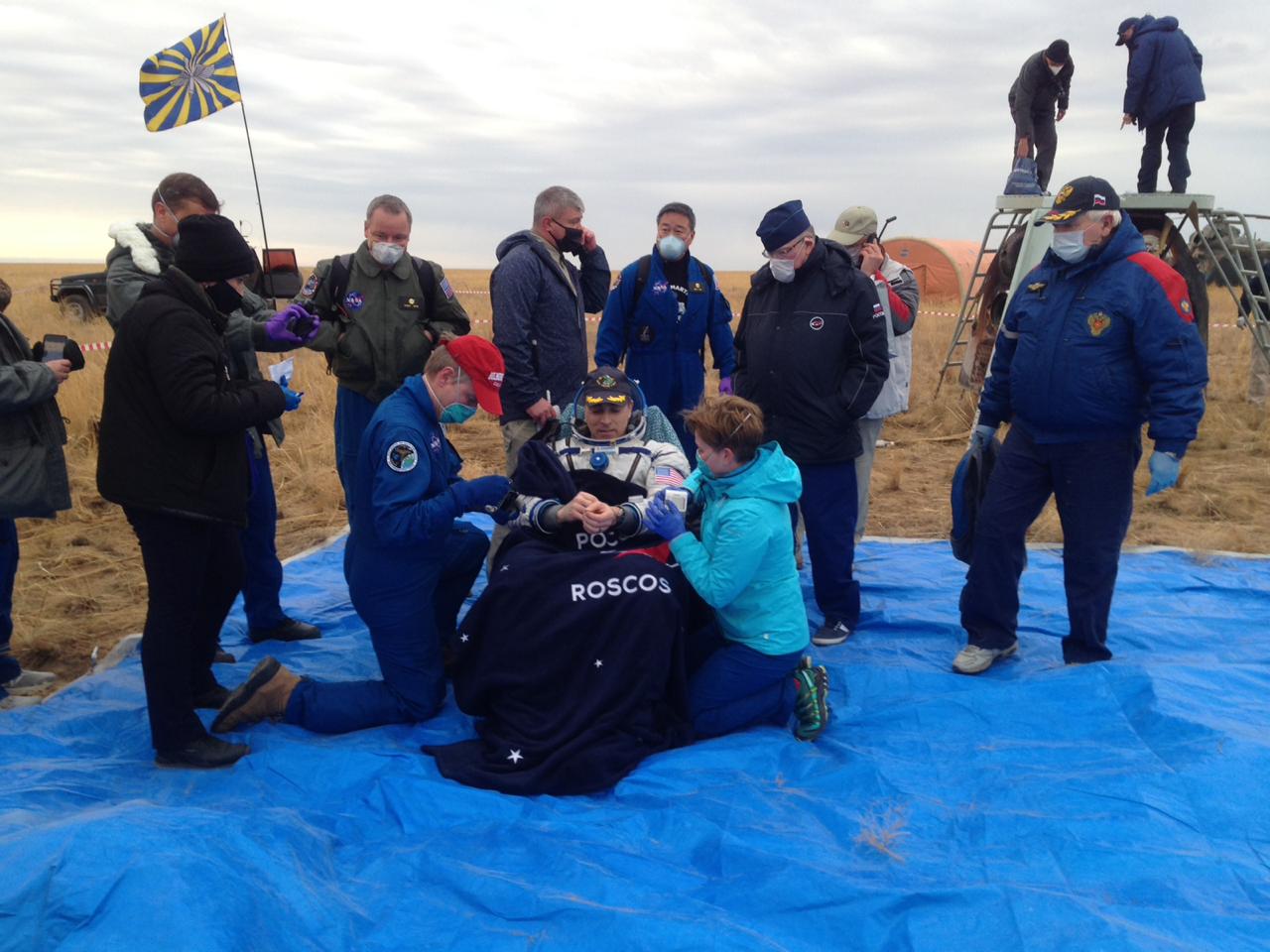Три космонавта с МКС благополучно приземлились в Казахстане