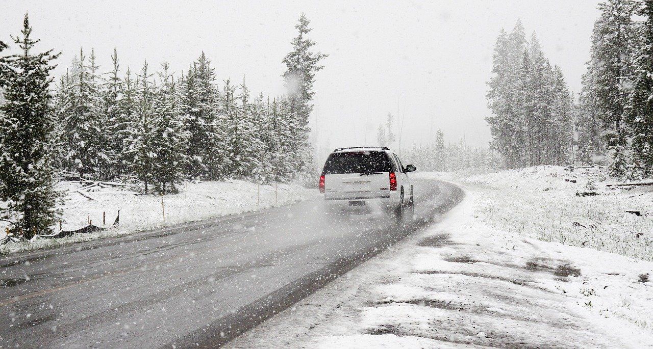 Водитель, внимание! Завтра на Южном Урале возможен гололед и мокрый снег