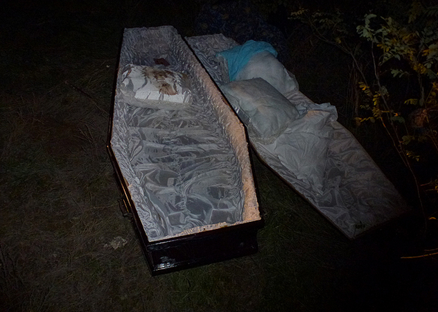 На улице южноуральского города нашли гробик с младенцем