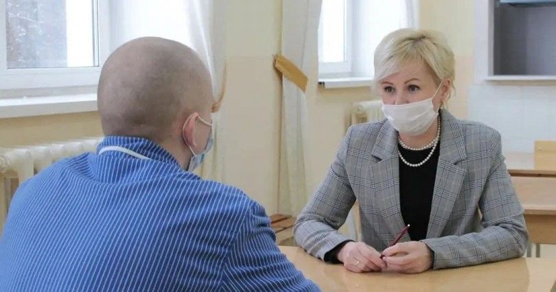 Юлия Сударенко встретилась с зашившим себе рот солдатом