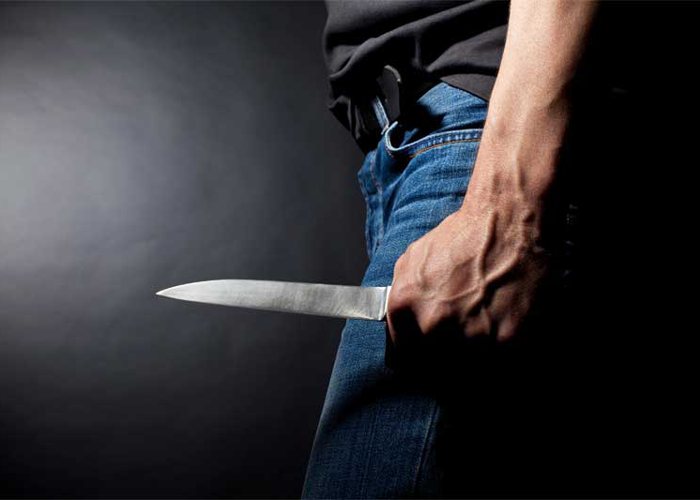 В Челябинской области уличный грабитель нанес женщине одиннадцать ножевых
