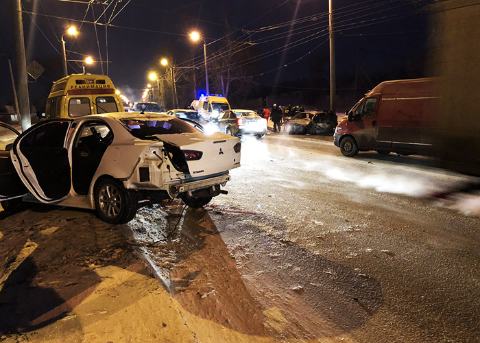 В Челябинске в столкновении двух Mitsubishi погибли четыре человека