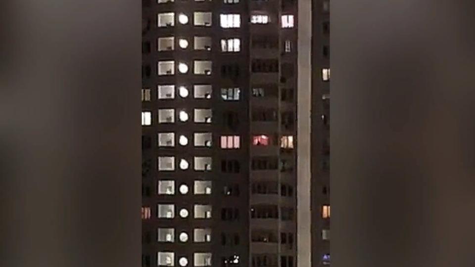 Челябинцы спели «Катюшу» на балконах с соседями