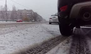 В Челябинске утро началось со снежного коллапса