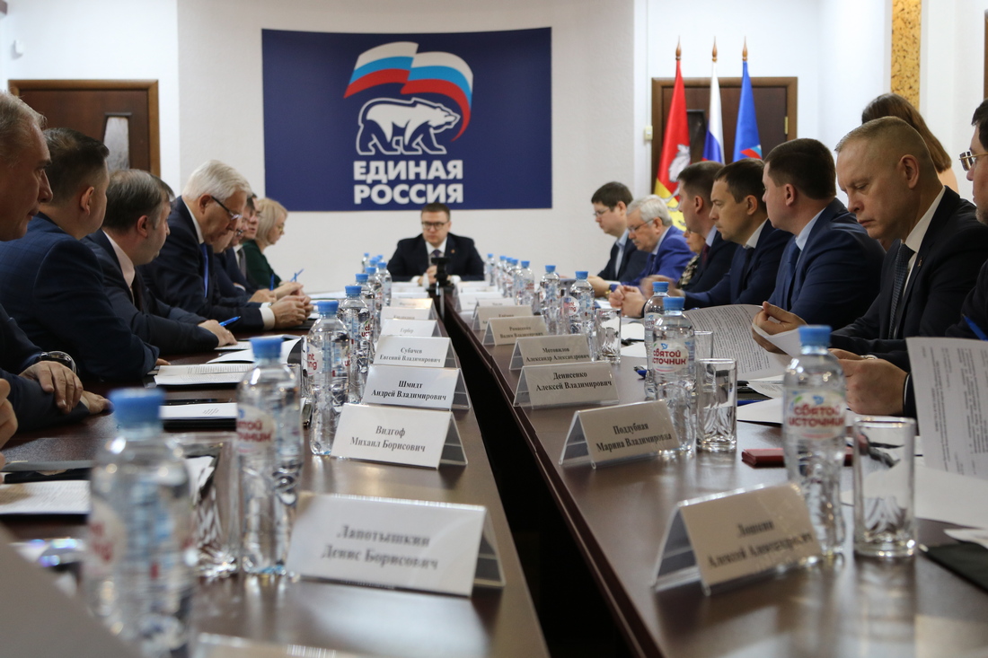 «Единая Россия» выдвинула кандидатуры на должность руководителя фракции в Заксобрании