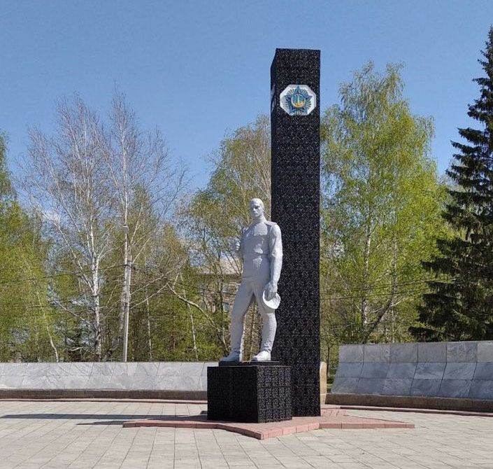 Алексей Текслер поручил обеспечить круглосуточную охрану памятников и захоронений ВОв