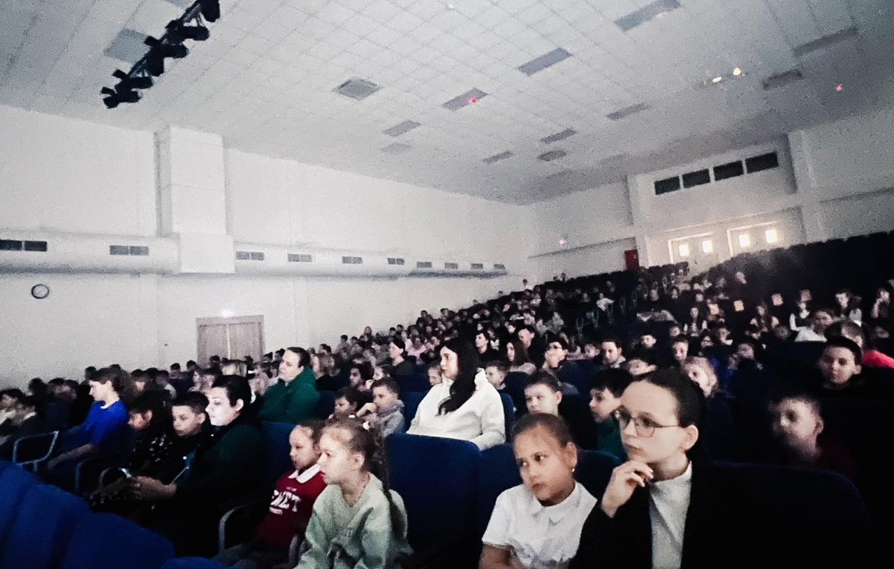 Кинолекторий в школе №16 г. Копейска: празднование 23 Февраля и просмотр фильма «Солдатик»