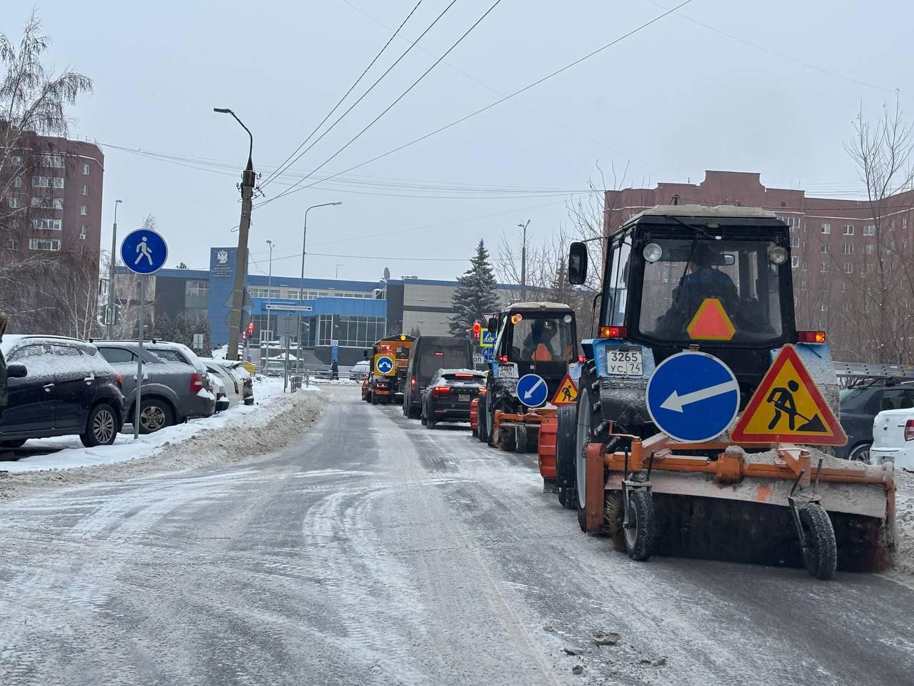 Снегоуборочная техника работает круглосуточно в Копейске