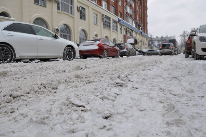 Снегопад остановил город. Борис Дубровский раскритиковал уборку дорог в Челябинске