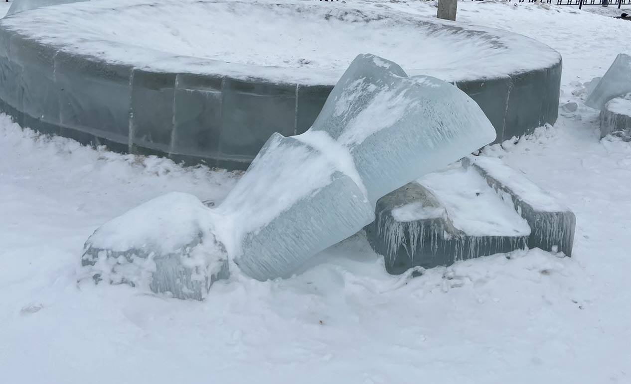 В Копейске восстановят разломанный вандалами ледовый городок