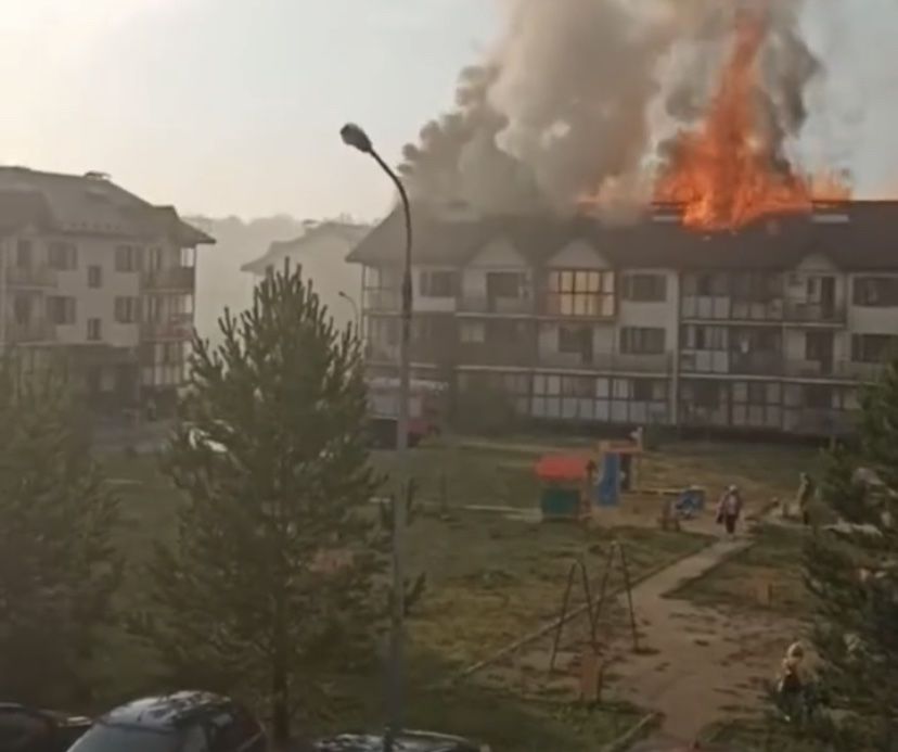 Молния ударила в многоквартирный жилой дом под Челябинском