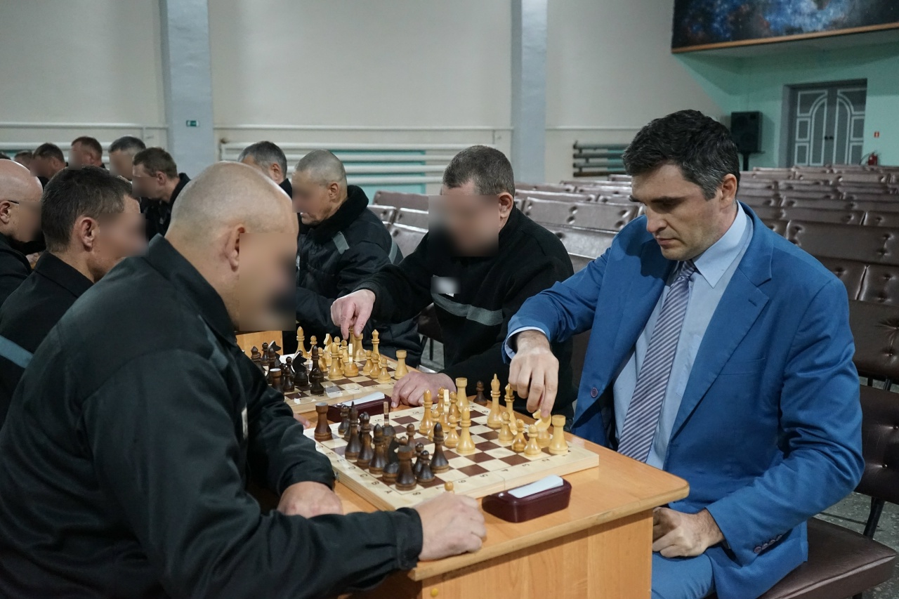 В Копейске разыграли шахматные партии в колонии