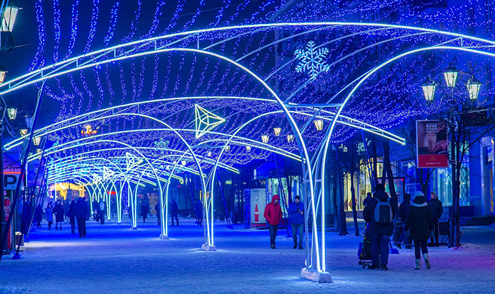 В центре Челябинска демонтируют арки новогодней иллюминации