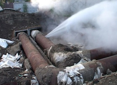 Читатель - газета: порыв трубы с питьевой водой не устраняют четыре месяца