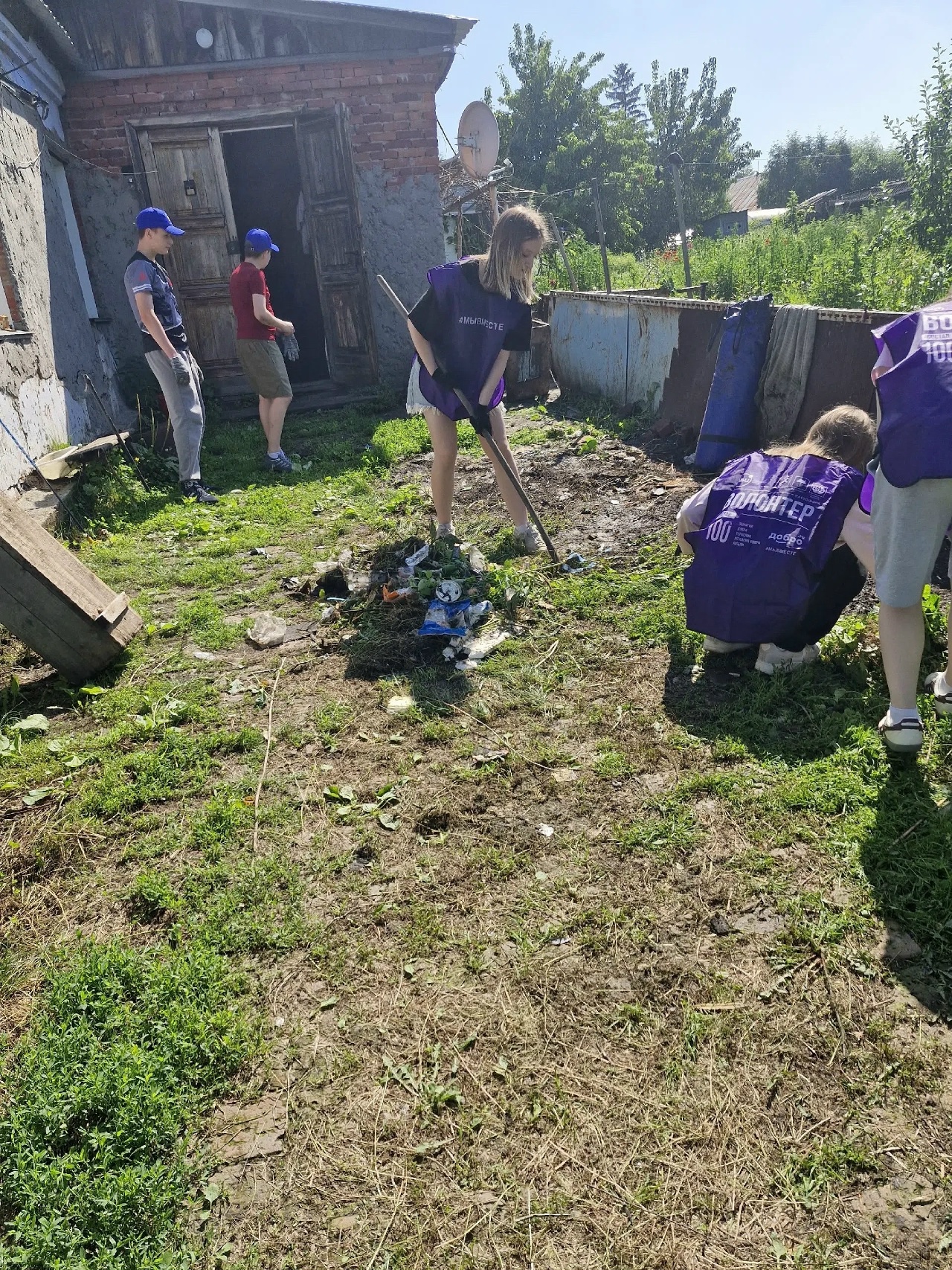 Волонтёры Копейска помогли ветерану в Потанино