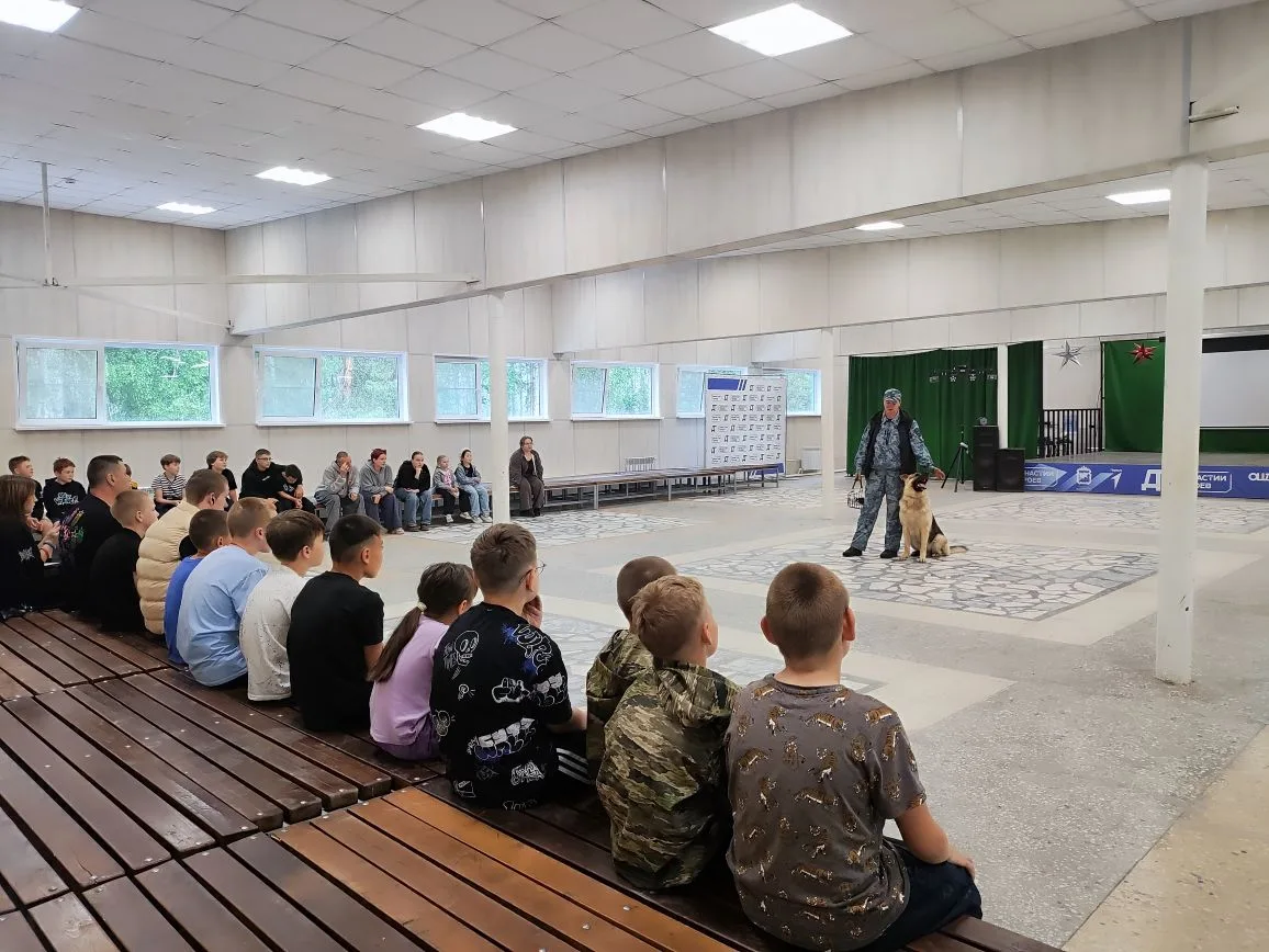 В Копейске полицейские провели профилактическую встречу с детьми в лагере «Юность»