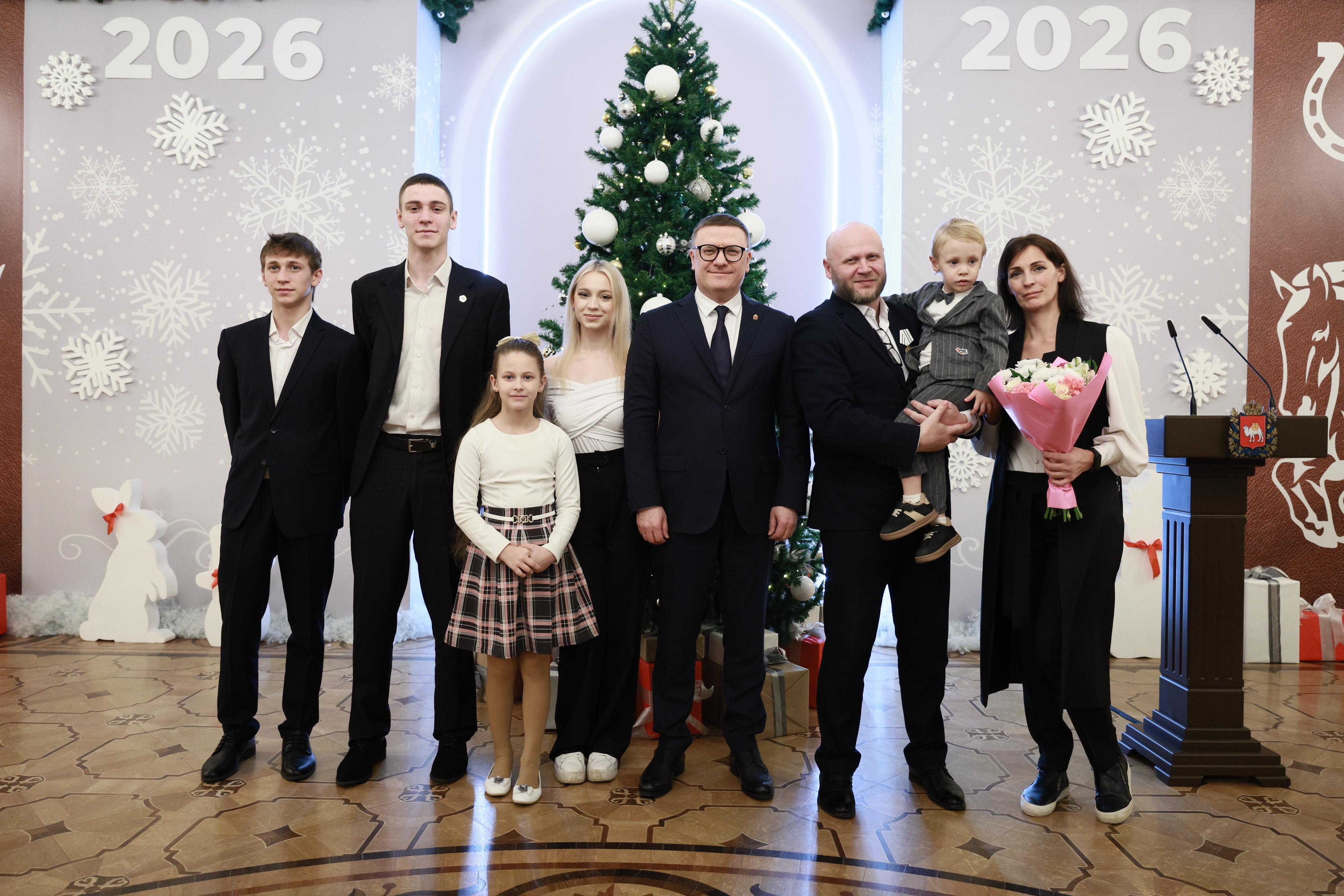 Семья из Копейска награждена медалью ордена «Родительская слава»