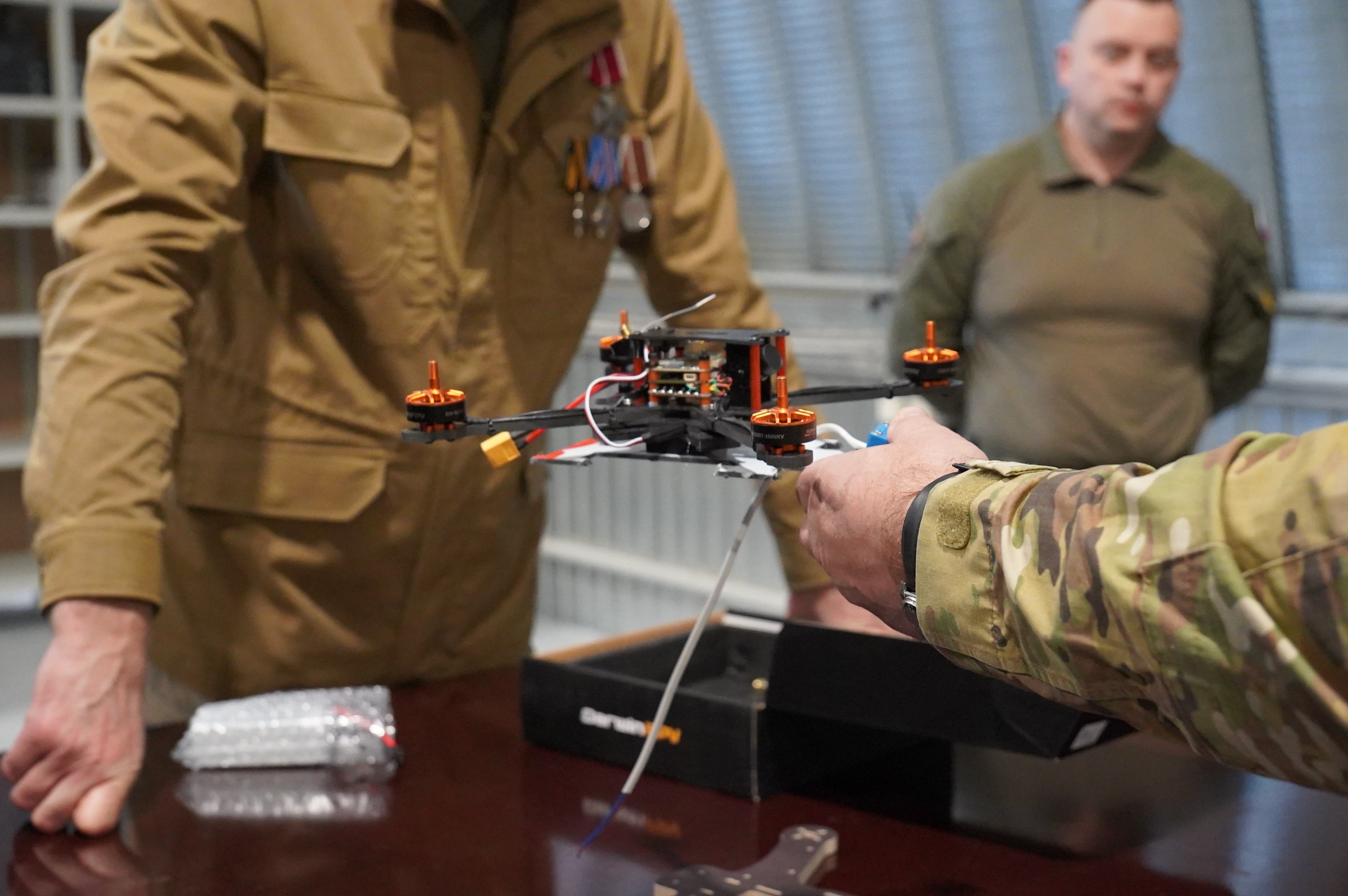 Олег Голиков проверил производство дронов в Челябинской области